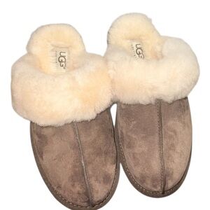 NWT UGG Sheepskin Slippers in Tan and Cream